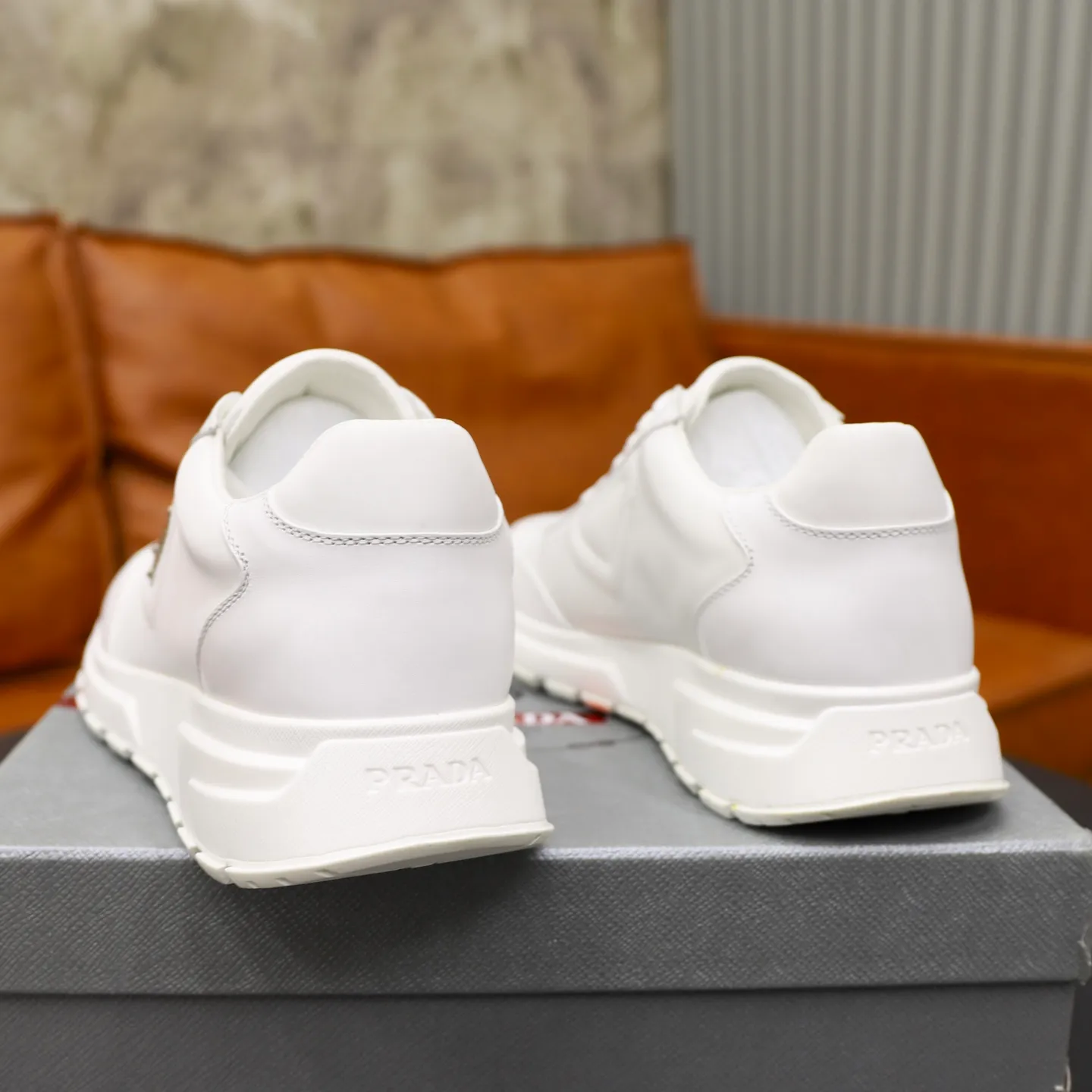 Ex-factory price: 580💰🙅‍♂️🙅‍♂️🙅‍♂️ Brand: PRADA Standard code: 38–44 (45 can be customized) Grade: Same as the official website Material: Original cowhide stitching Comfortable pig and cow lining Light and wear-resistant outsole Style category: Men's fashionable casual shoes and boots Running sneakers Distinguished luxury brand elements Top luxury Color: actual picture color